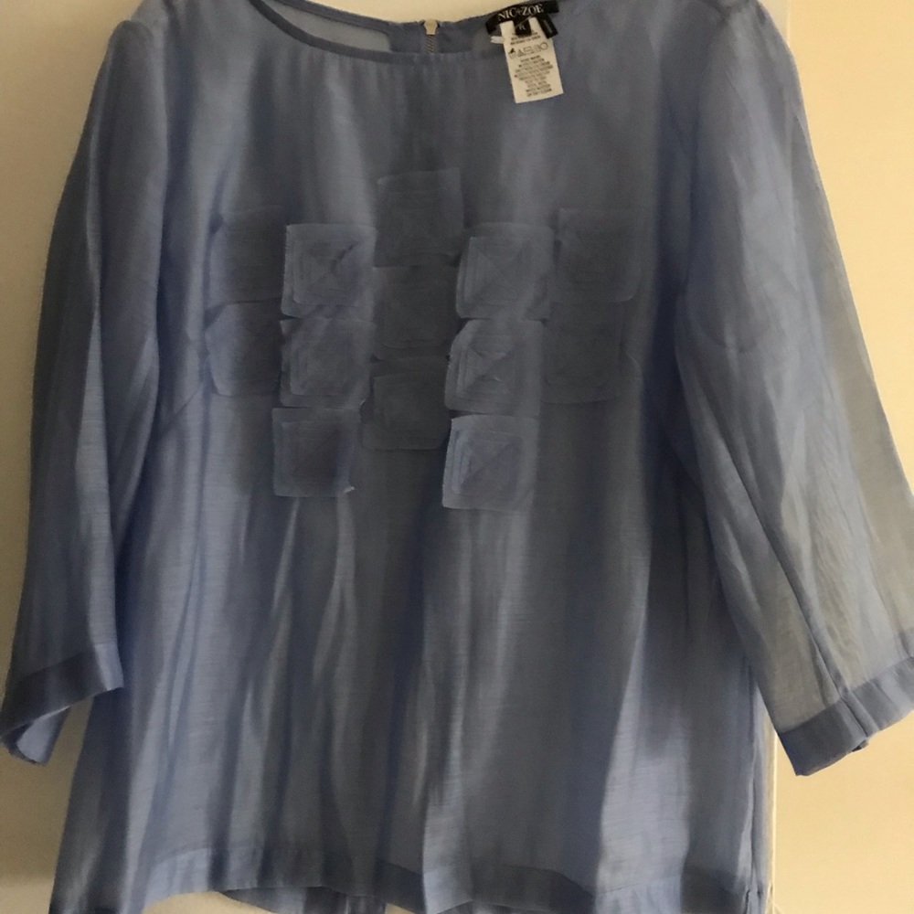 *NWT* Organza Blouse. Blue, with square Patterns in front.👌